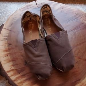 Brown Toms classic slip-on canvas